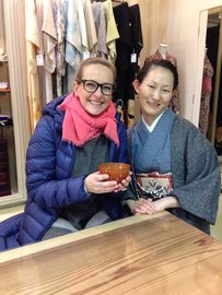 We started town walk wearing Yukata and Ｍatcha service.